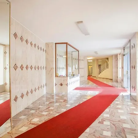 Quiet Flat Free Parking Apartment